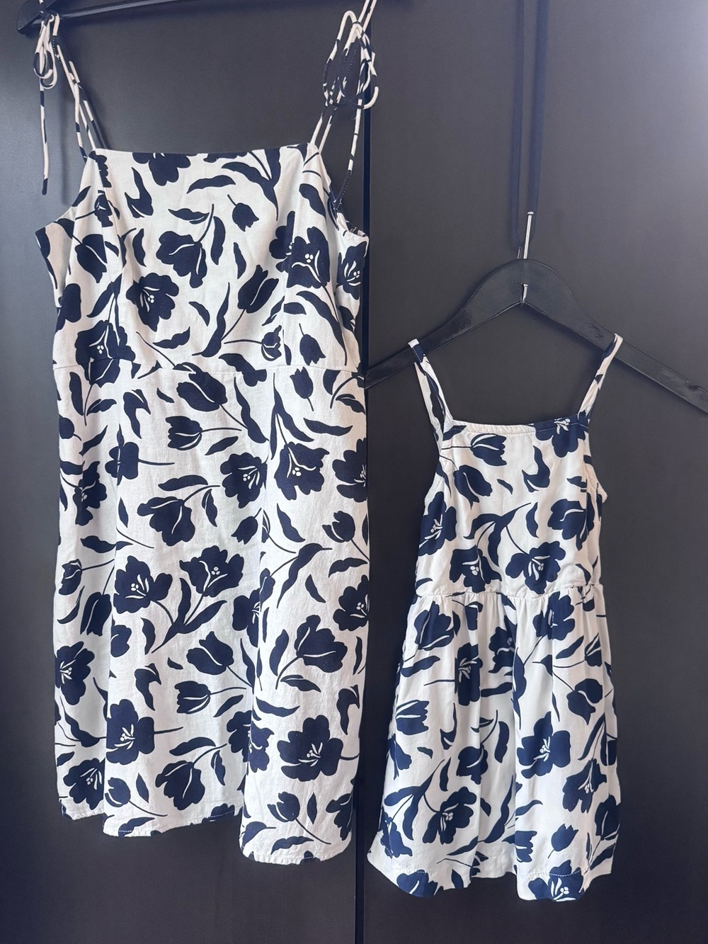 Mommy & Me Matching Floral White and Navy Floral Dresses Set Women’s L + Girls 5 - Picture 3 of 7